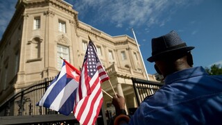 USA Kuba vlajky veľvyslanectvo 1140 (TASR)